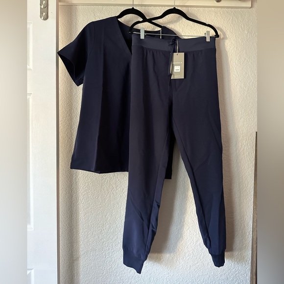 COPY - Mandala scrubs, navy blue, brand new with tags. XL top/ 2XL Jogger botto… - Picture 1 of 5